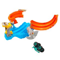 JFR08 Hot Wheels Monster Trucks Dönen Corkscrew Shark Çarpışması